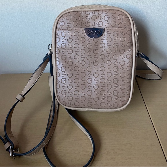 Guess Handbags - SOLD Guess cross bag